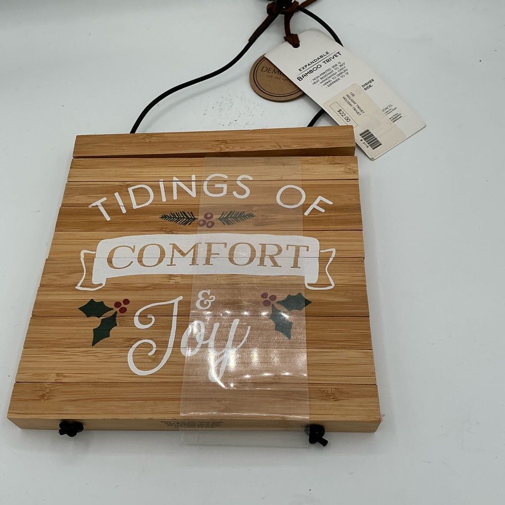Holiday Expandable Bamboo trivet NWT